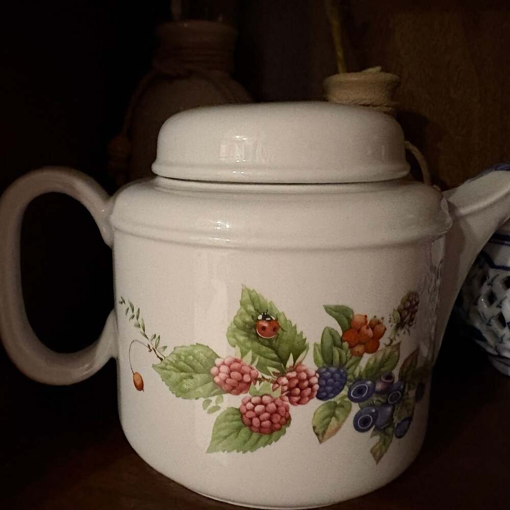 Arthur Wood Country Flower Four Cup Teapot Made in England